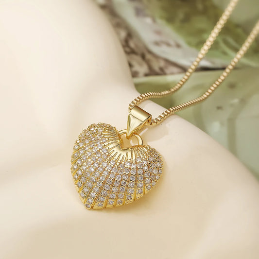 2025 Fashion Gold Heart Necklace